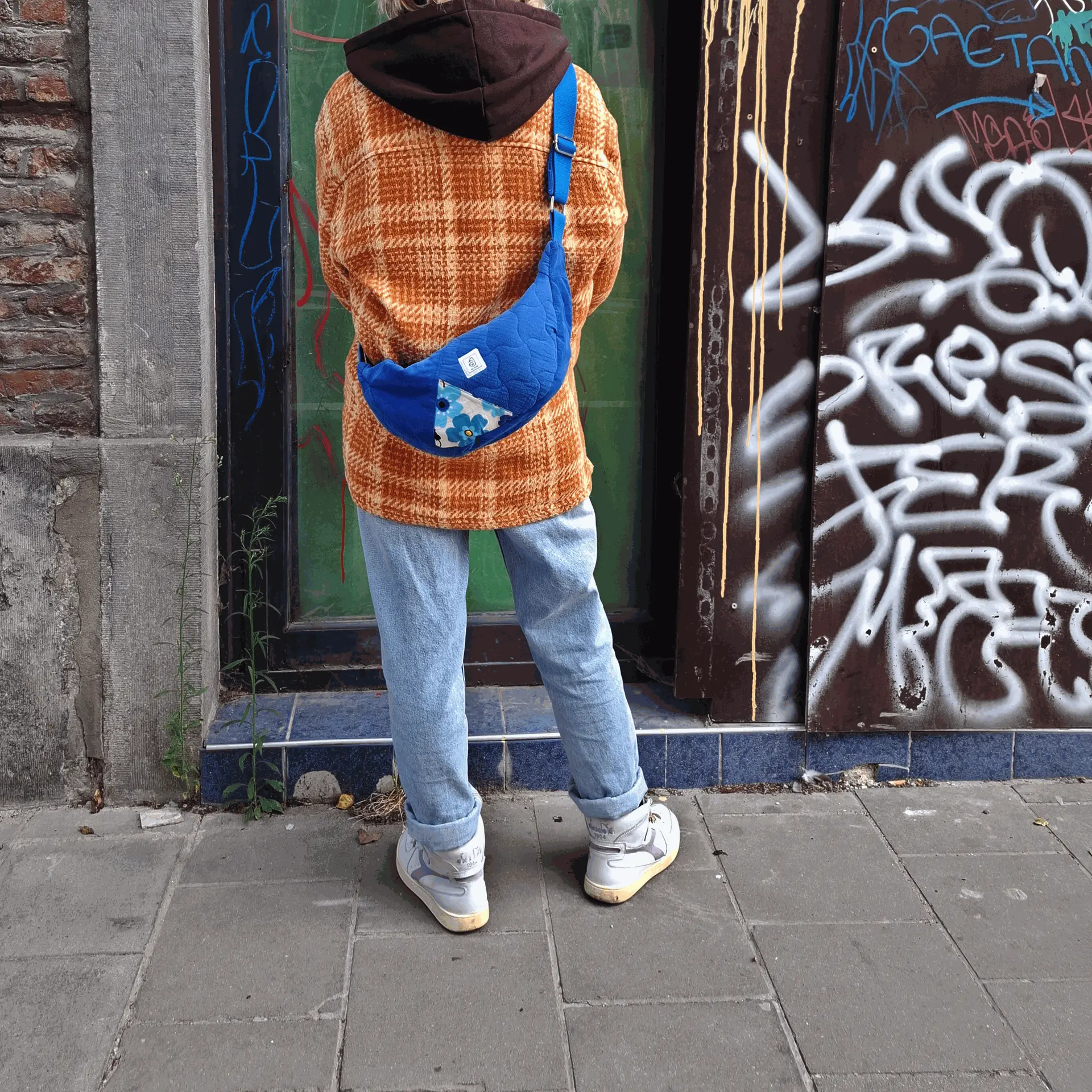 tone_bleuelec_dos.webp