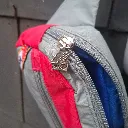 K_Way_gris_zoom_tirette.webp