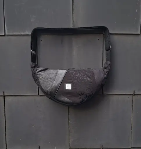 Monoblack (M)